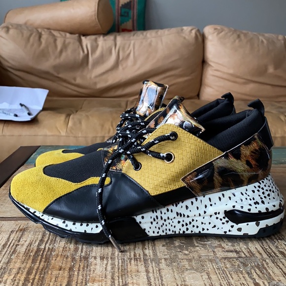 New Steve Madden Sneakers - Picture 2 of 3